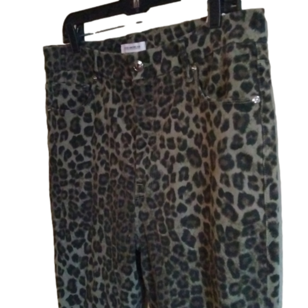 Good American Good waist crop jeans. Plus size 16. Animal print. - Picture 4 of 13